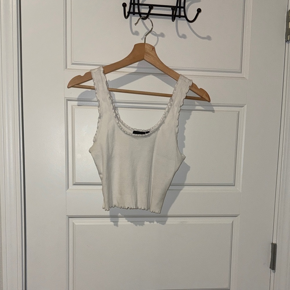 asos white lettuce hem crop tank size 4